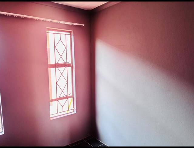 2 BEDROOM PROPERTY TO RENT IN FLEURHOF